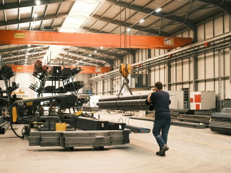 Como a Transformação Digital Impulsiona a Produção Metálica Industrial